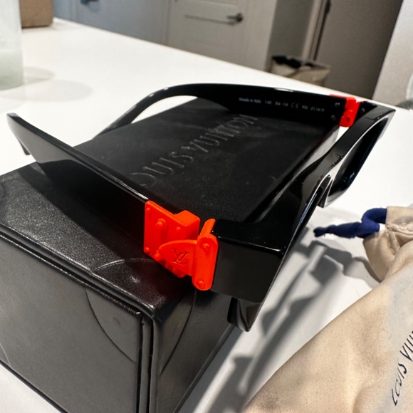 Louis Vuitton Spectacles (Virgil Abloh collab) - Picture 4 of 7